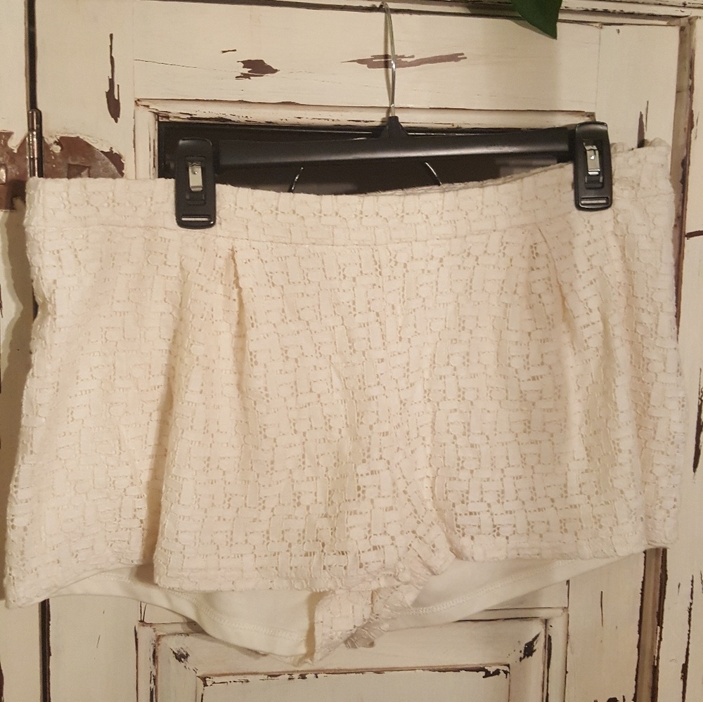 Ezra lace crochet shorts